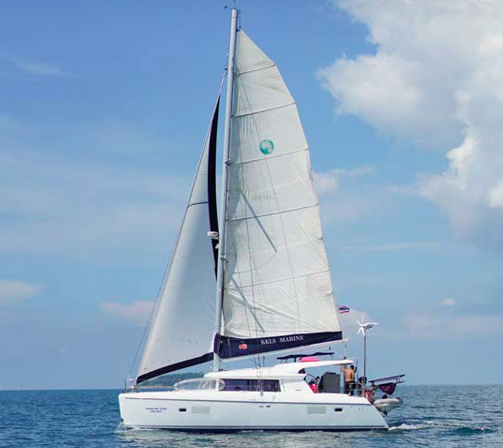 Berry, a Lagoon 421 luxury sailing catamaran